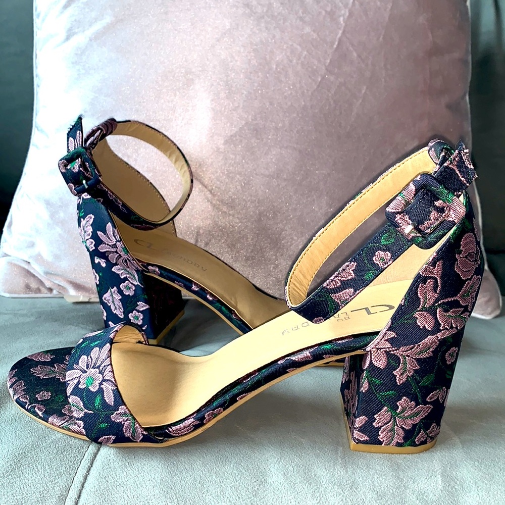 Floral, feminine and sexy heels. Never worn!